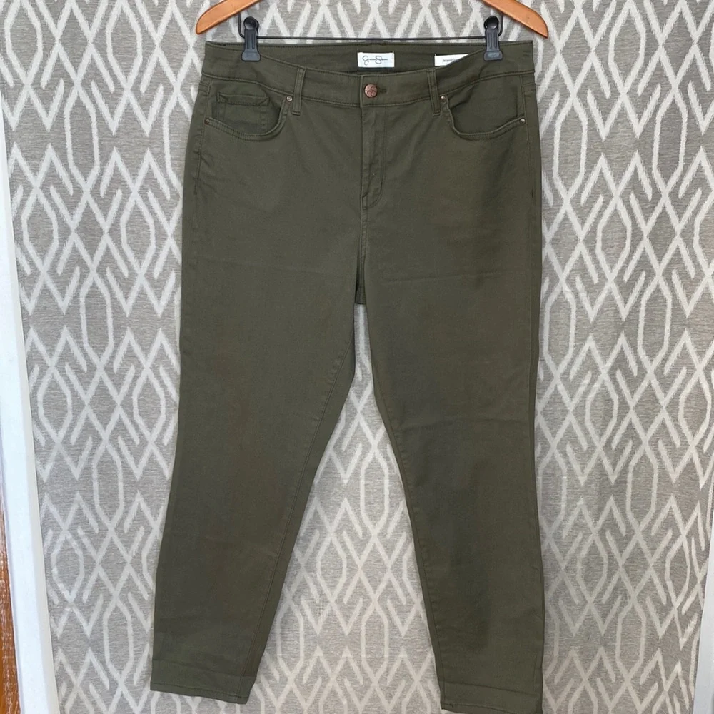 Jessica Simpson Army Green Relaxed Skinny Crop Traditional 5 Pocket Size: 12/31